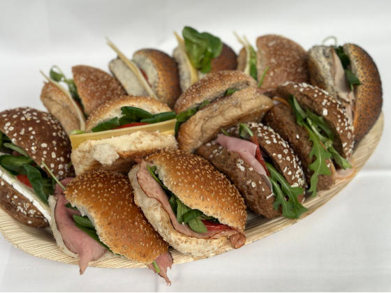 LUXE BROODJES 12 stuks VIS SCHAAL