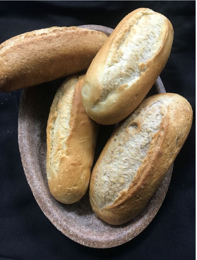 Twee broodjes 1 warme snacks en drinken