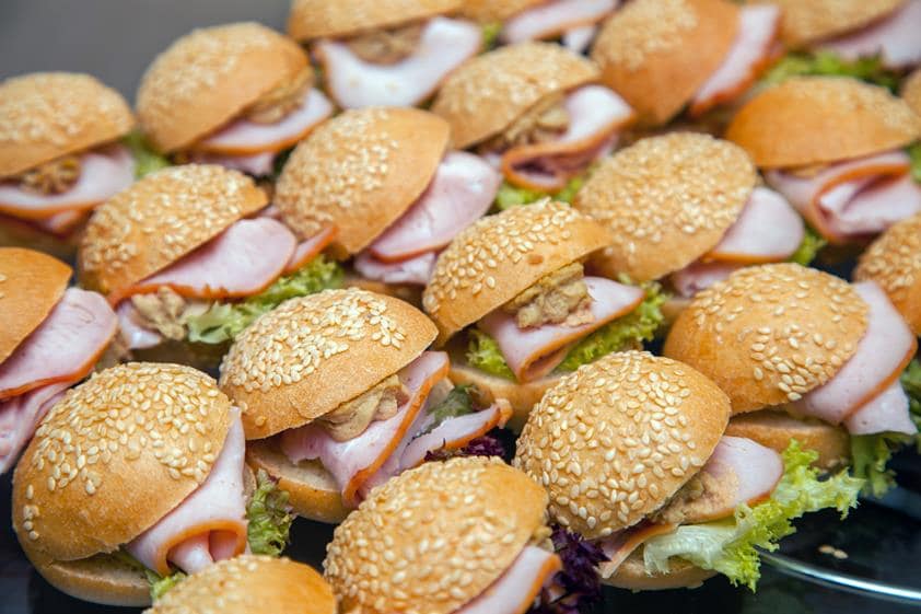 SCHAAL MET 12 ZACHTE EN HARDE BROODJES