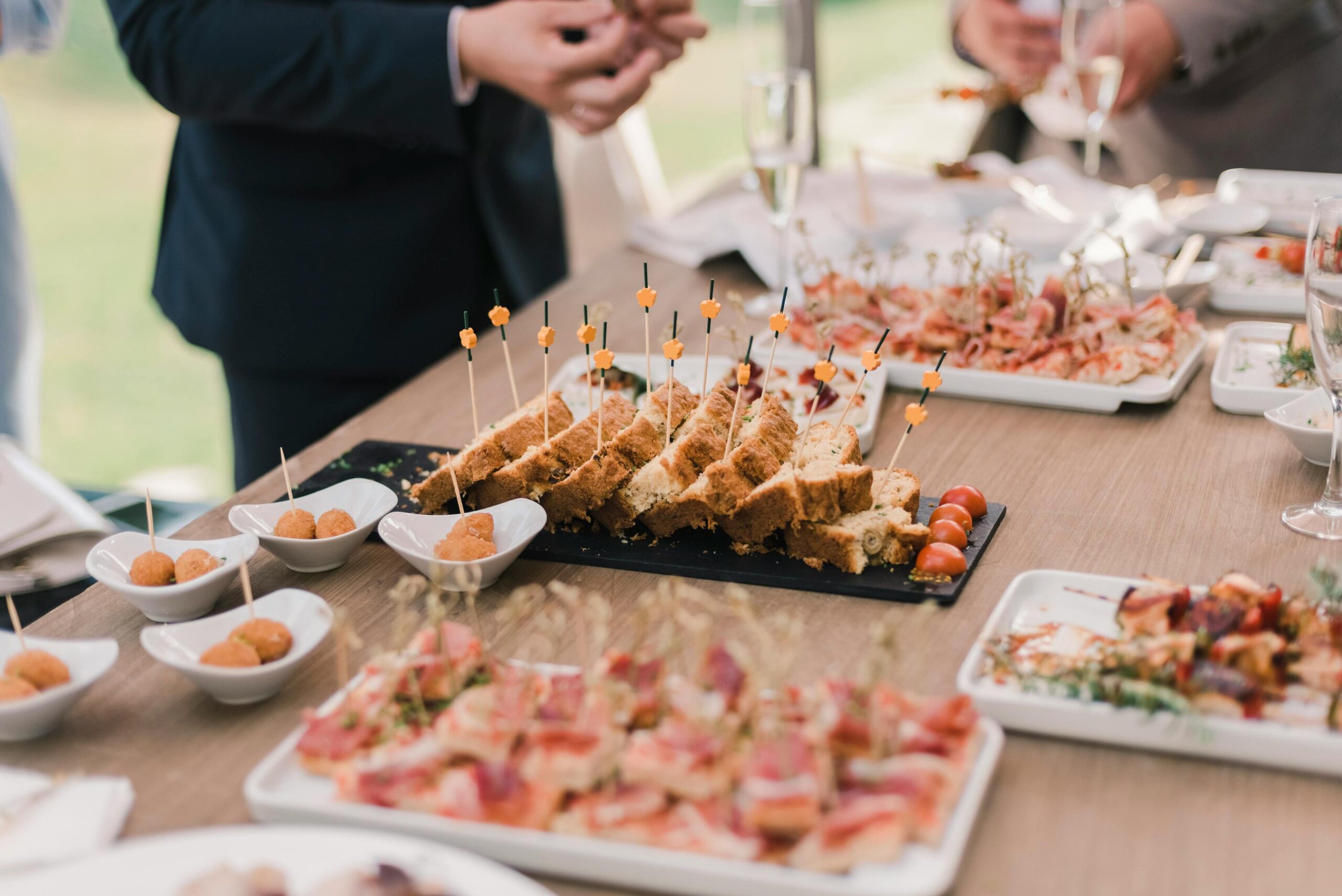A beautifully arranged buffet table with a variety of dishes prepared by Buffet Catering in Utrecht